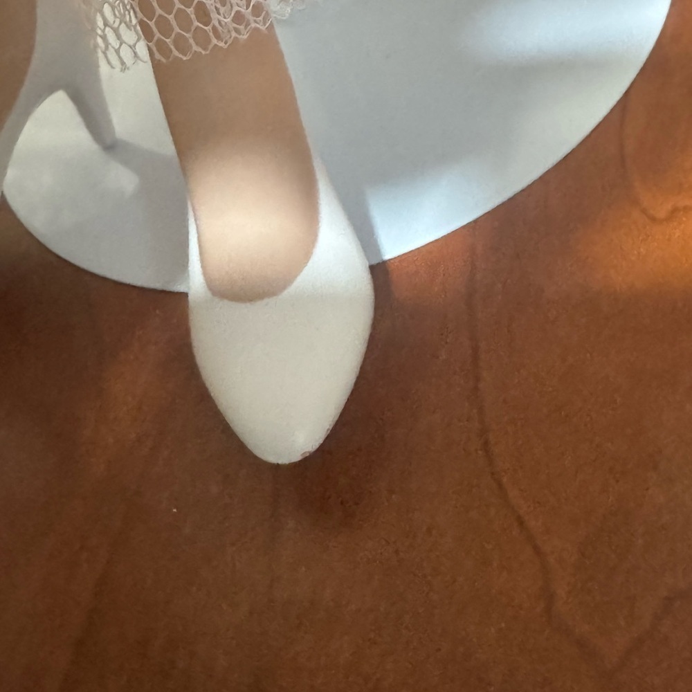White Bridal Doll with Veil and Lace - Picture 11 of 13